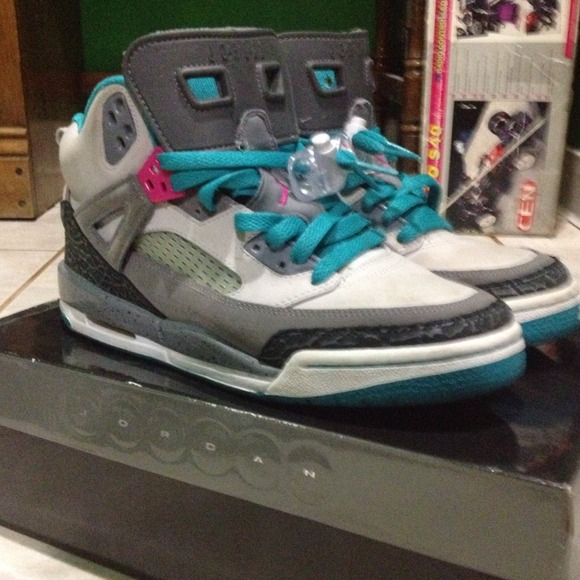 Retro Jordan Spizike (GS) - Picture 2 of 4
