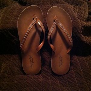 American eagle leather flip flops