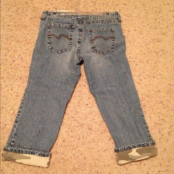 Denim capris w Camo accent - Picture 2 of 3