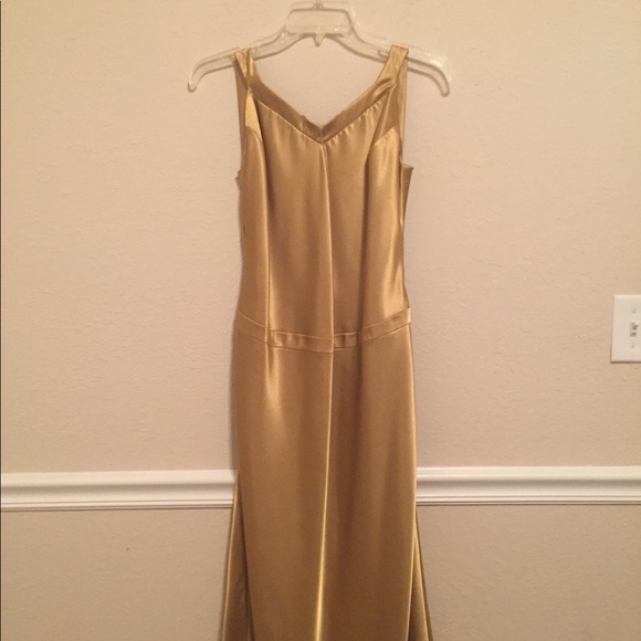 SOLD 😥 Gold Dress "How to Lose a Guy in 10 Days" - Picture 4 of 8