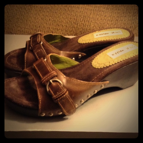 Steve Madden brown/lt grn trim leather sandals!!😍