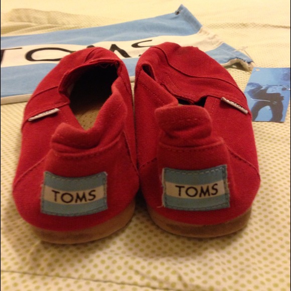 ⛔SOLD/BUNDLED⛔TOMS Red😍 - Picture 2 of 2