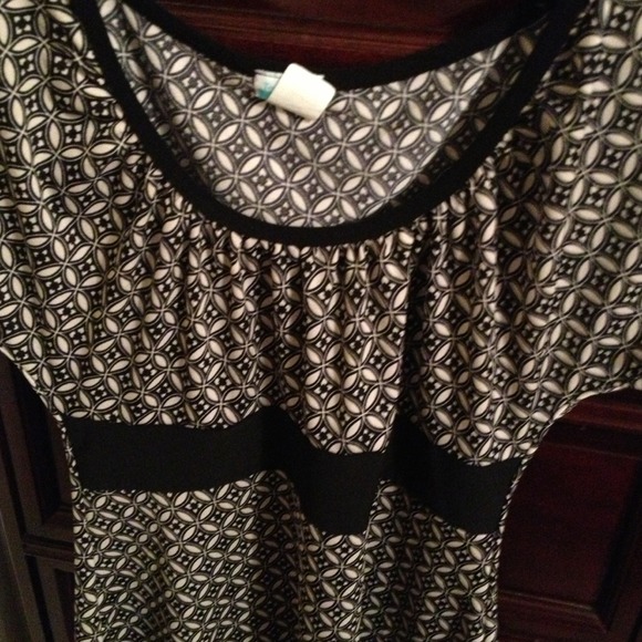 Black & white top, size L - Picture 2 of 2
