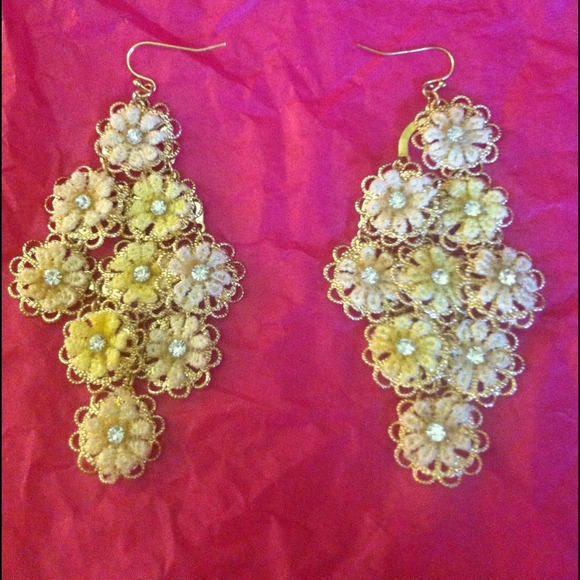 NWOT earrings - Picture 1 of 1