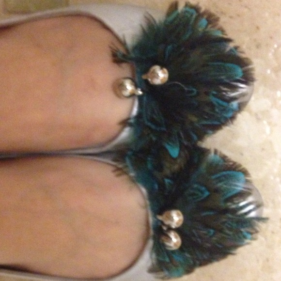 Silver peacock flats. Brand new. Size 6 - Picture 2 of 3