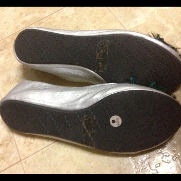 Silver peacock flats. Brand new. Size 6 - Picture 3 of 3