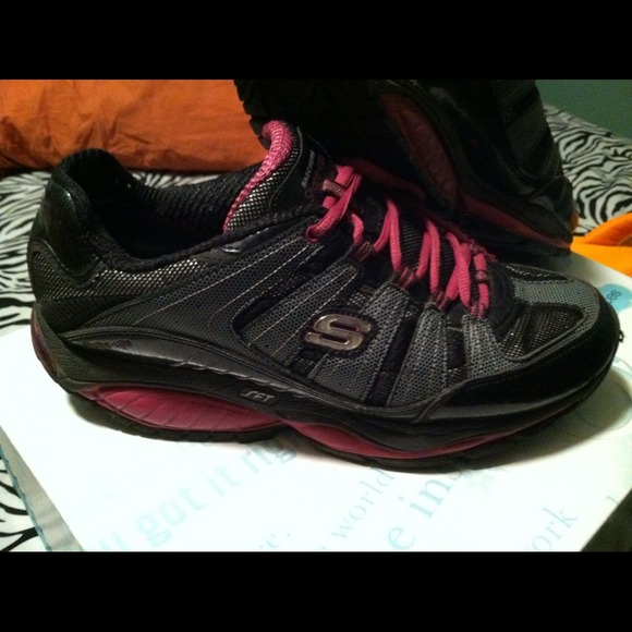 @RESERVED@ Skechers sneakers