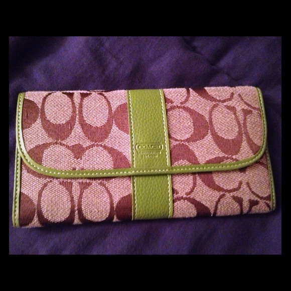 ⛔On hold for Dittobay⛔Authentic Coach Wallet
