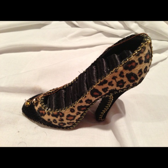 Leopard print ring holder