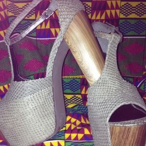 **Price Reduced**  sz 9 Jessica Simpson platform