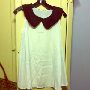 Stylish monochromatic top.