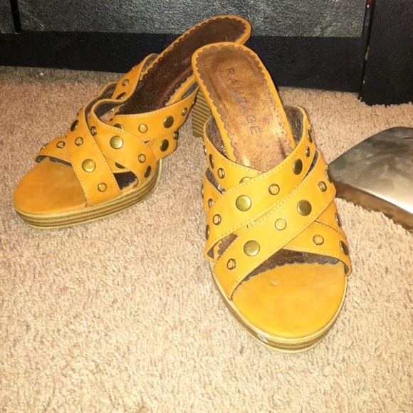 ⭕SOLD⭕ Rampage heels - Picture 4 of 4