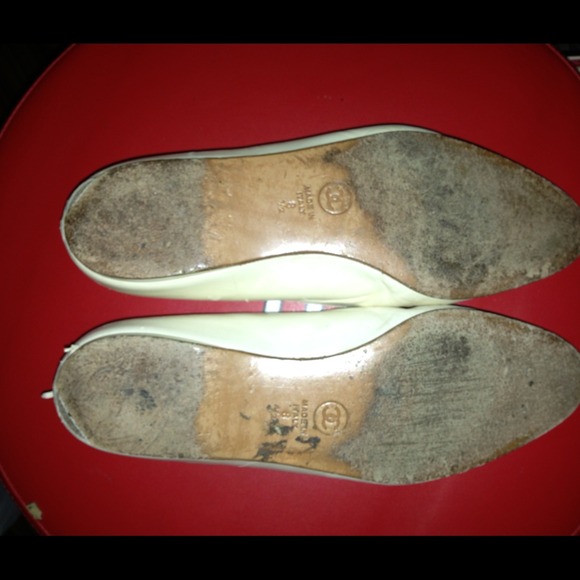 Authentic CHANEL off white & gold cap toe flats - Picture 3 of 4