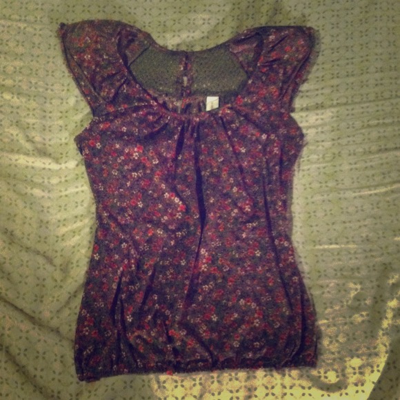 Short sleeved floral blouse <3
