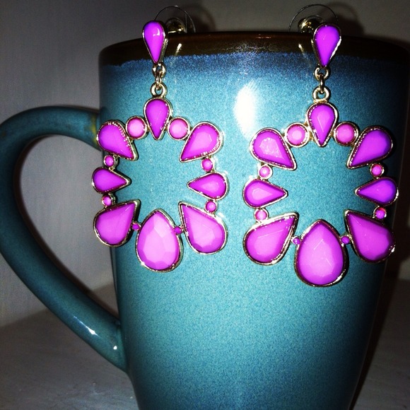 REDUCED! New! Fuchsia stone statement earrings - Picture 2 of 4
