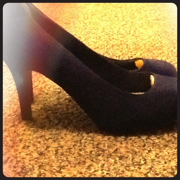 Fioni navy blue heels