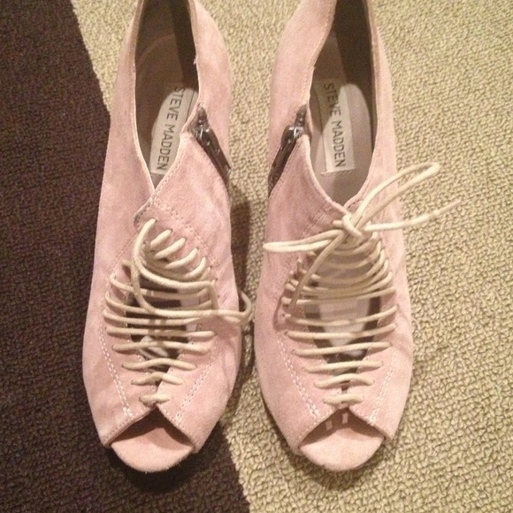 Nude suede pumps