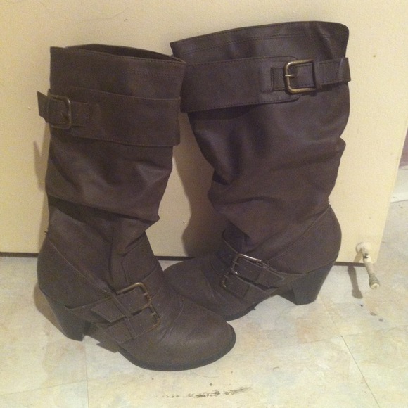 Dark brown boots size 7