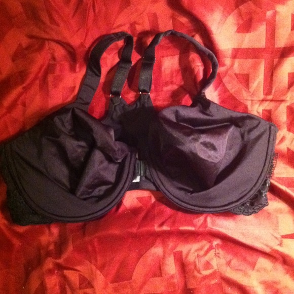 Front closure bra