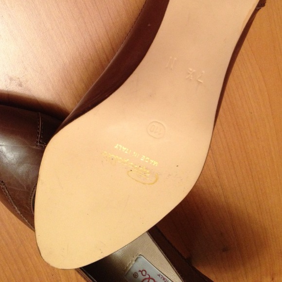 Vintage Brown Leather Pappagallo Heels - Picture 2 of 3
