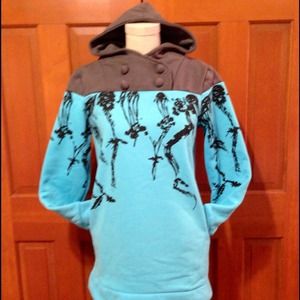 Turquoise sweatshirt w/contrast buttoned yoke. New