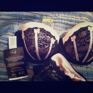 ❌REDUCED❌ Very pretty Matching Bra and Panty set