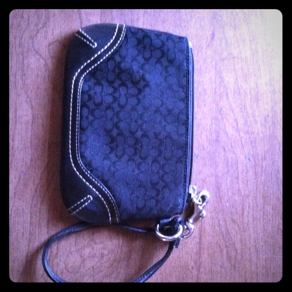 Small Coach wristlet