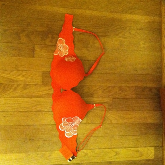 Victoria secret bra 36D