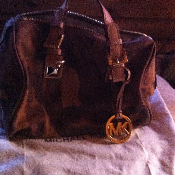 Reserved!!!!!!!!!!!'nnMichael Kors bag