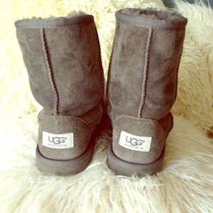 Grey classic short Uggs size 3 girls  🎀EXCELLENT