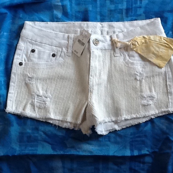 ^*SOLD*^ White Sequin shorts - Picture 1 of 4