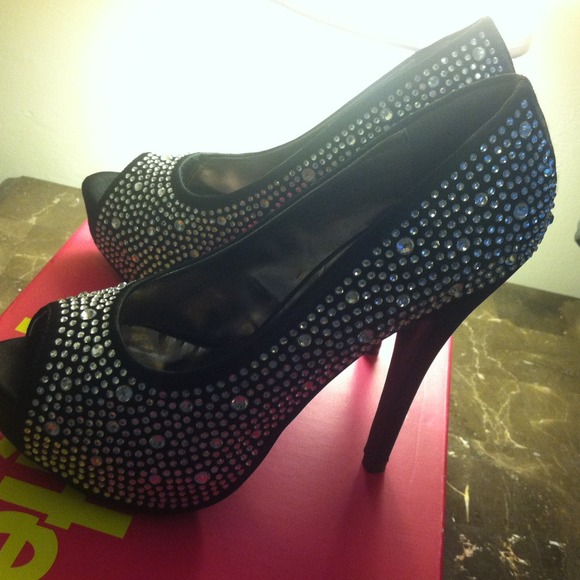 Black peep toe heels