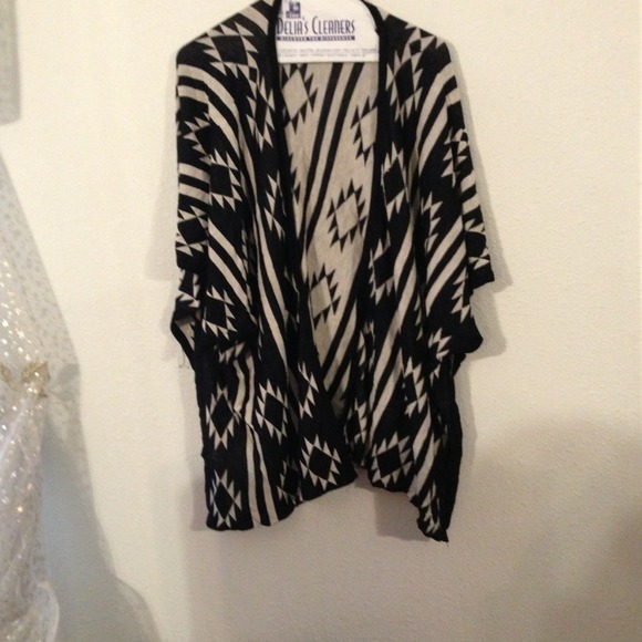 🚫Reserved Aztec sweater ⛔❌