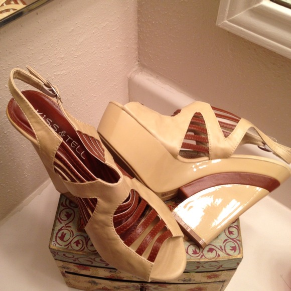 Vintage Inspired Kiss & Tell Platform Heels Sz10 - Picture 5 of 8