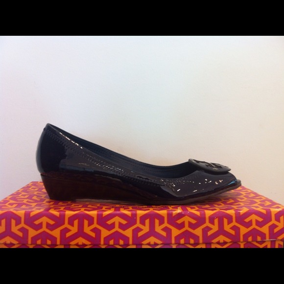 SOLD Tory Burch Peep Toe Navy Patent Flats SOLD - Picture 2 of 4