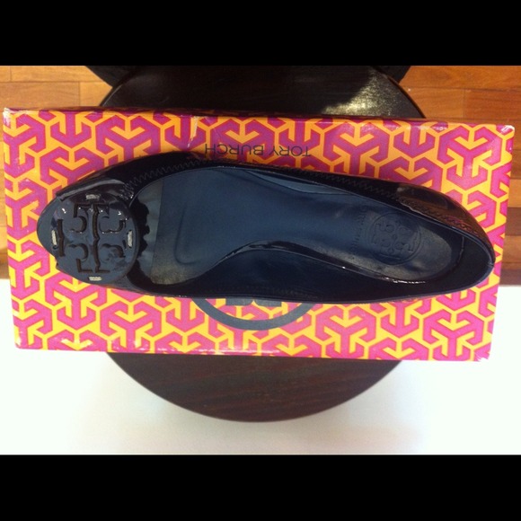 SOLD Tory Burch Peep Toe Navy Patent Flats SOLD - Picture 3 of 4