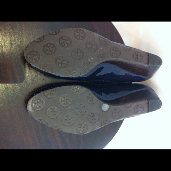 SOLD Tory Burch Peep Toe Navy Patent Flats SOLD - Picture 4 of 4