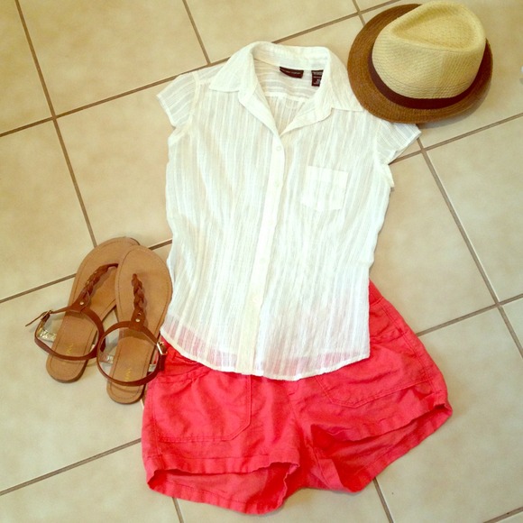 **SOLD**coral linen shorts, like new, S/M