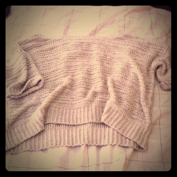 Short sleeve sweater, short front long back! 💥