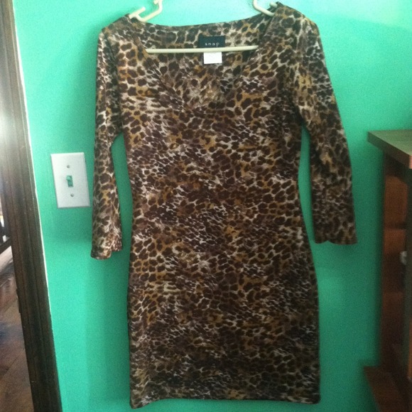 Dresses & Skirts - Cheetah print, three quarter sleeve dress