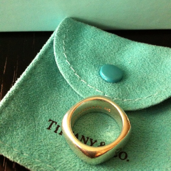Tiffany & Co. 925 Cushion Square band ring - Picture 2 of 2
