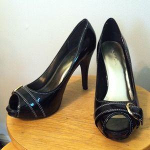NWT patent leather open toe heels with buckle