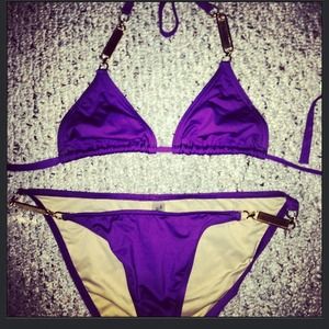 VS bathing suit with gold chain l details
