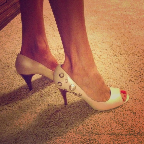 ❌Reserved❌ Gorgeous bone pumps