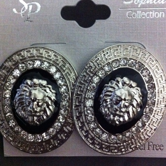 Costume jewelry- new silver earrings