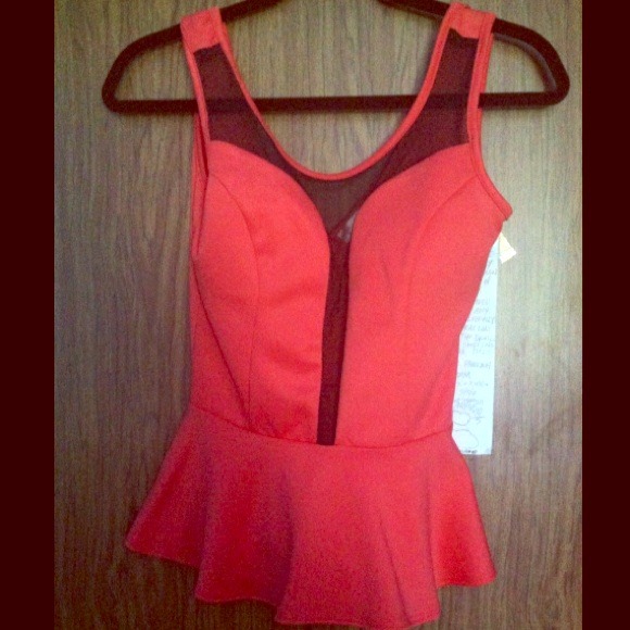 🚫Sold in a bundle🚫Coral and black peplum top