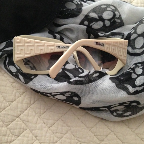 Versace glasses - Picture 2 of 4