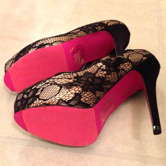 Size 6 Jirina Signature peep toe platform heels. - Picture 3 of 4