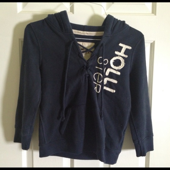 Hollister 3/4 sleeve sweatshirt.