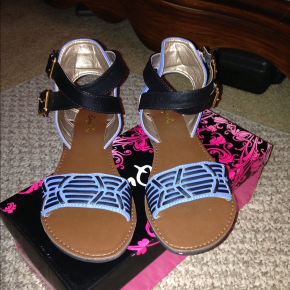 🚫🚫SOLD🚫🚫Black blue sandals size 7.5 - Picture 2 of 4